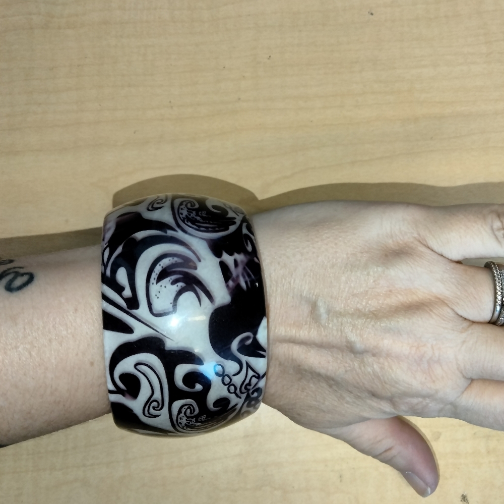 Vintage Cuff Bracelet Embedded Design